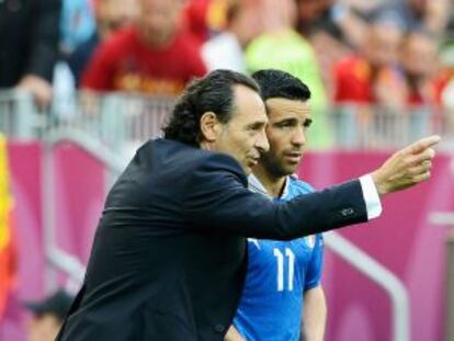 Prandelli da instrucciones a Di Natale.