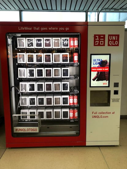 Máquina expendedora de Uniqlo en el aeropuerto de Houston