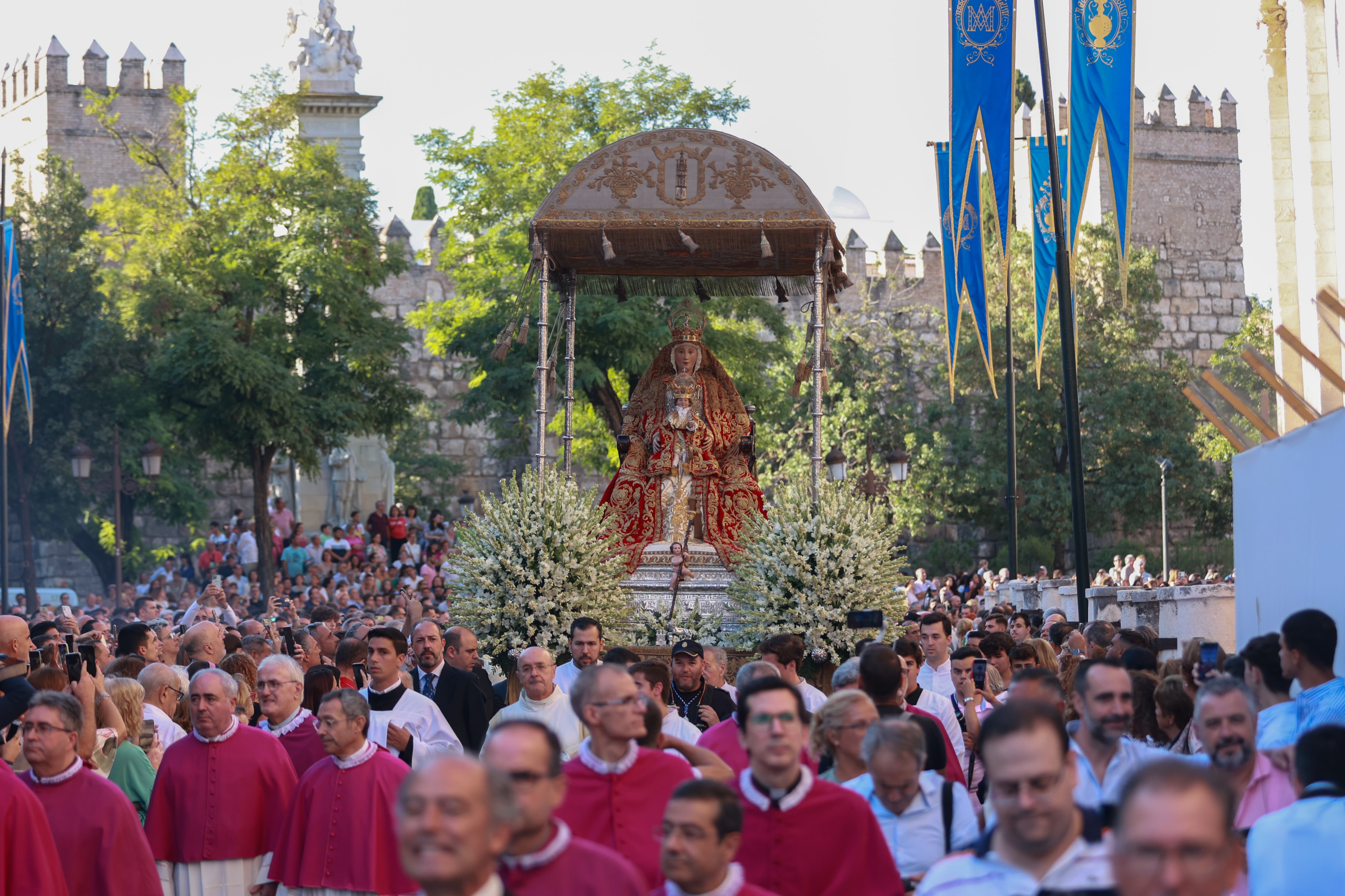 Sevilla busca fórmulas para hacer frente a la proliferación de procesiones fuera de la Semana Santa