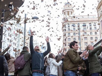 La plaza de Callao, en Madrid, durante el rodaje de la tercera temporada de 'La casa de papel'.