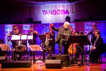 El maestro Osvaldo Piro abrió el juego de Tango BA con un bandoneón de Troilo.