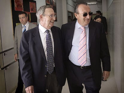 Francisco Baila y Carlos Fabra, en una visita a un centro educativo castellonense, en abril del pasado año.
