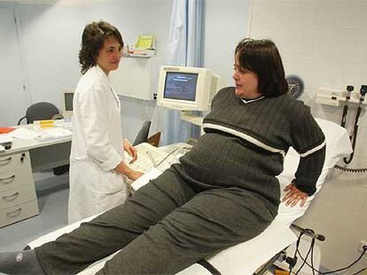 Una embarazada en la consulta de obstetricia del hospital Transfronterizo de Puigcerdà (Girona).