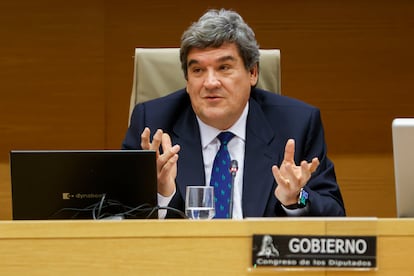 MADRID, 29/01/2024.- El ministro para la Transformación Digital y de la Función Pública, José Luis Escrivá, comparece ante la Comisión de Economía, Comercio y Transformación Digital para exponer el programa que seguirán durante el nuevo período legislativo en sus ministerios, este lunes en el Congreso de los Diputados en Madrid. EFE/ Mariscal