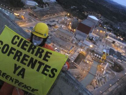 Protesta de Greenpeace en Cofrentes, en febrero de 2011. 