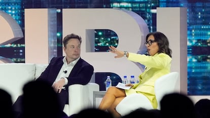 Twitter CEO Elon Musk, center, speaks with Linda Yaccarino, chairman of global advertising and partnerships for NBC, at the POSSIBLE marketing conference, Tuesday, April 18, 2023, in Miami Beach, Fla.