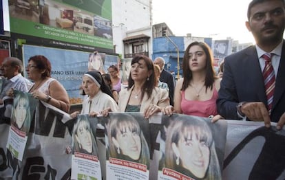 En el centro, Susana y Micaela Trimarco, madre e hija de la desaparecida &Aacute;ngeles Ver&oacute;n, en una marcha en Tucum&aacute;n.