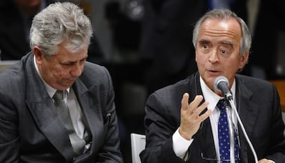 Nestor Cerveró (dir.) durante depoimento no Senado.