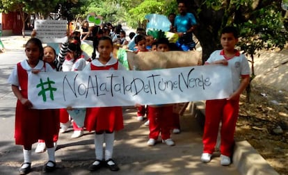 Manifestación organizada por ProArbol en contra de la tala abusiva de árboles.
