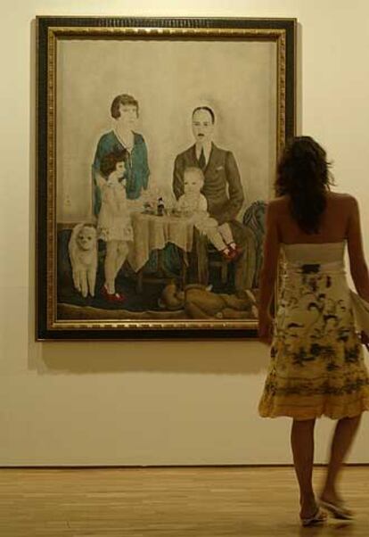El óleo de Foujita <i>La familia, el conde y la condesa Pecci-Blunt y sus hijos,</i> de 1923, se exhibe en Bancaixa.