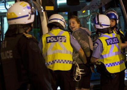 La policía detiene a una estudiante en Montreal.