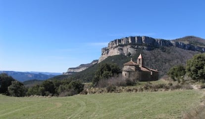 Iglesia románica de Sant Joan de Fàbreges, en el municipio de Rupit i Pruit, Osona.