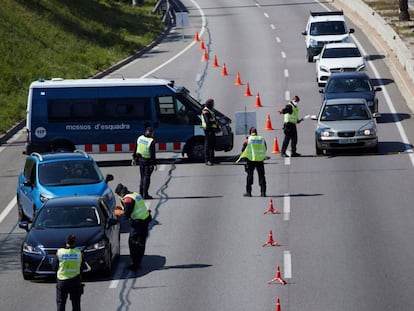 Control de mobilitat dels Mossos durant l'estat d'alarma, el març passat.