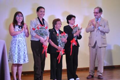 Ruth Shady, Aída Vadillo y Alfonsina Barrionuevo, reciben la medalla Clorinda Matto en la Biblioteca Nacional el miércoles