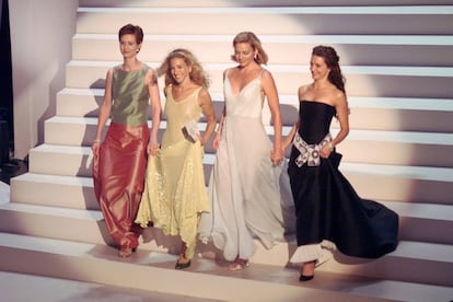 Cynthia Nixon, Sarah Jessica Parker, Kim Cattrall, and Kristin Davis en la gala de los Emmys de 1999.