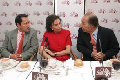 César Rincón, Paloma Segrelles (del Club Siglo XXI) y Samuel Flores (de izquierda a derecha).