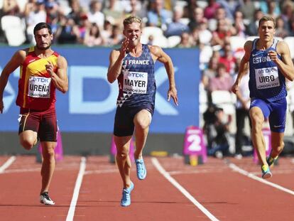 Ureña, con Mayer a su izquierda, en los 100m del decatlón.