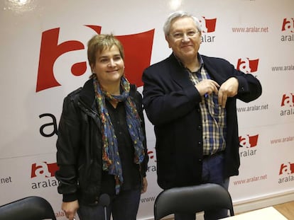 Patxi Zabaleta, presidente de Aralar, junto a Rebeka Ubera.