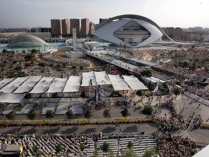 Escenario de la misa del papa Benedicto XVi en la Ciudad de las Artes y las Ciencias de Valencia.