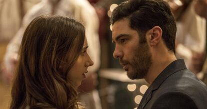 Zoe Kazan y Tahar Rahim, en 'La bondad de los extraños', de Lone Scherfig.