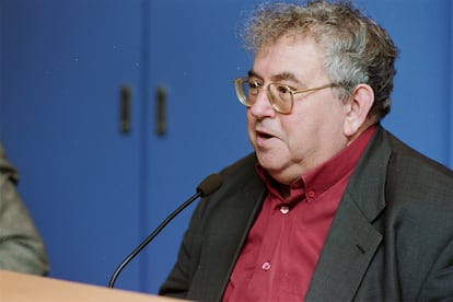 El escritor y político Ignasi Riera, en 2001.