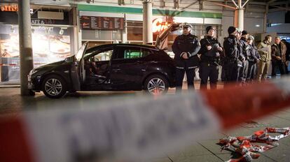 Oficiales de policia en el lugar en que se produjo el atropello m&uacute;ltiple en Heidelberg el 25 de febrero. 
 