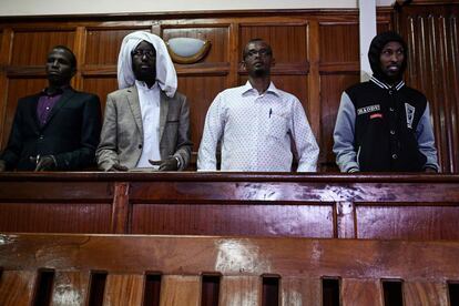 Los acusados de terrorismo Osman Abdi Dagane, Sahal Diriye, Hassan Aden Hassan y Mohamed Ali Abdikarde se sientan en el banquillo por el ataque al Colegio Universitario Garissa en 2016, en un tribunal de Nairobi (Kenia). El atentado, que dejó 148 muertos, fue reivindicado por los insurgentes de Shabá, un grupo vinculado con Al-Qaeda en Somalia.