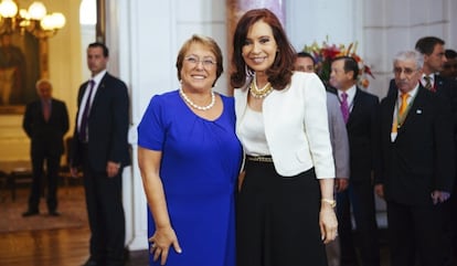 La presidenta electa de Chile, Michelle Bachelet, este lunes con la mandataria argentina, Cristina Fern&aacute;ndez