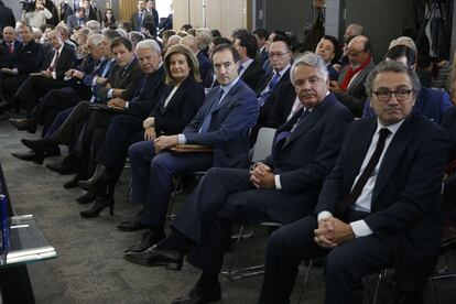 Manuel Polanco, Ignacio Garralda, Manuel Menéndez, Fátima Bañez, Felipe González, Javier Fernández y Tomás Burgos en la primera fila de la Jornada sobre pensiones organizada por Cinco Días.