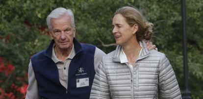 El brasileño Jorge Paulo Lemann, junto a su esposa en julio de 2015.