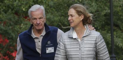 El brasile&ntilde;o Jorge Paulo Lemann, junto a su esposa en julio de 2015.