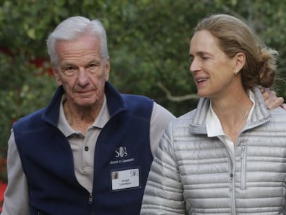 O brasileiro Jorge Paulo Lemann, junto a sua esposa em julho de 2015.