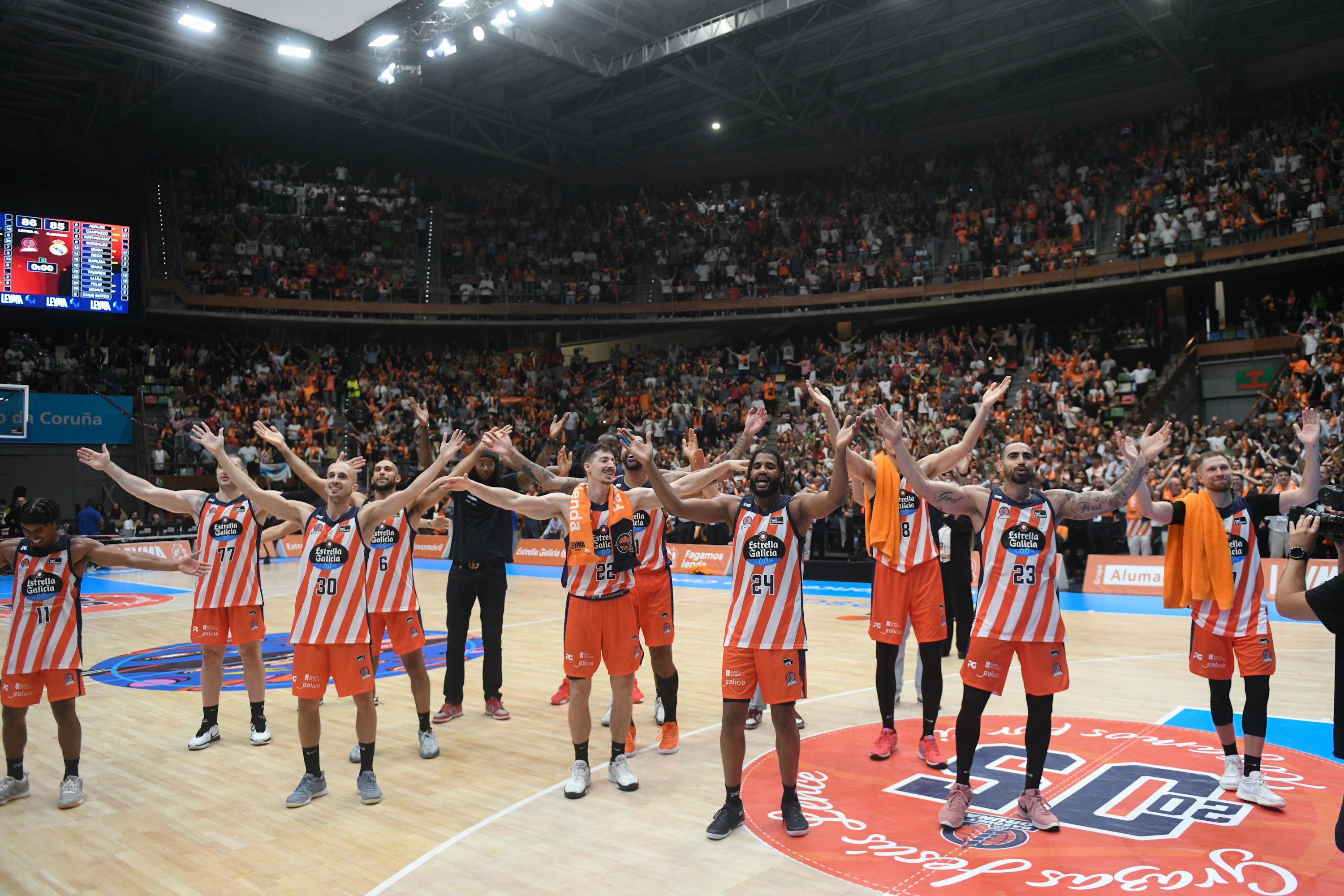 A Coruña vibra con la ACB tras la histórica victoria del debutante Leyma ante el Real Madrid