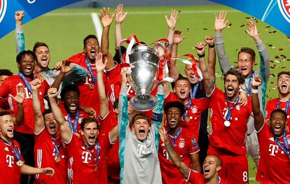 Neuer alza al cielo de Lisboa la sexta Copa de Europa de la historia del Bayern.