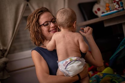 Um dos bebês afetados pelo brote.