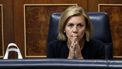 La ministra de Defensa María Dolores de Cospedal durante un pleno en el Congreso de los Diputados.