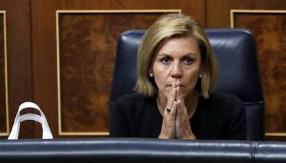 La ministra de Defensa Mar&iacute;a Dolores de Cospedal durante un pleno en el Congreso de los Diputados.