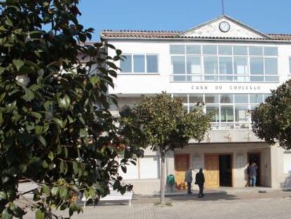 Casa consistorial de Antas de Ulla.