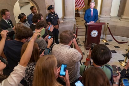 El presidente de la Cámara de Representantes, Kevin McCarthy, en su comparecencia en el Capitolio para anunciar la investigación contra Joe Biden para un posible juicio político.