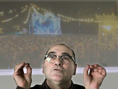 El profesor Xaime Fandiño, coordinador del informe sobre las orquestas, durante la presentación del mismo en Santiago.