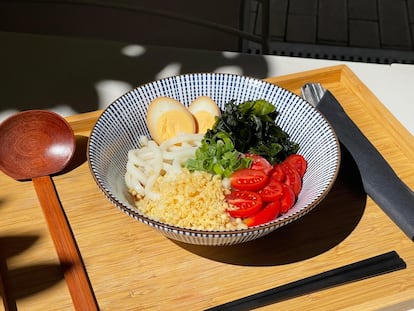 Un plat de 'cold tanuki udon' de Kasa Hanaka.