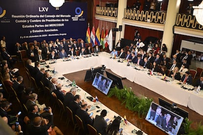 Sesin plenaria en la cumbre semestral de presidentes de los pases del Mercosur este viernes, en Montevideo (Uruguay). 