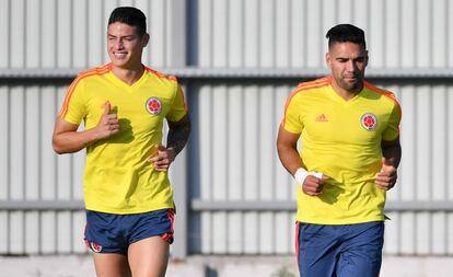 James Rodriguez e Falcao Garcia se preparam para a partida contra Senegal.