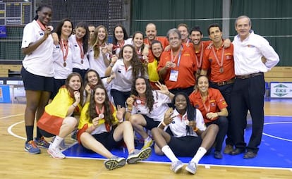 La selección sub-16 celebra el bronce en el Europeo.