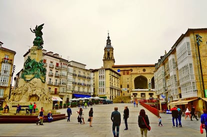 La plaza de la Virgen Blanca es el centro neurálgico de Vitoria.