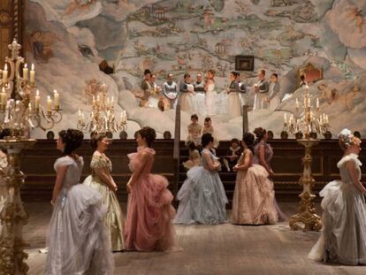 Fotograma de la película 'El arca rusa', que se desarrolla en Palacio de Invierno de San Petersburgo y en la que aparece el personaje de Astolf de Custine. 