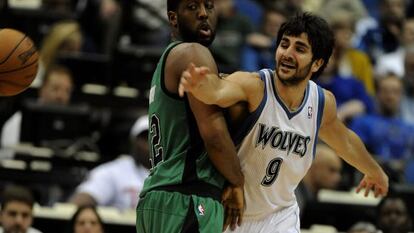 Rubio disputa la bola con Terry