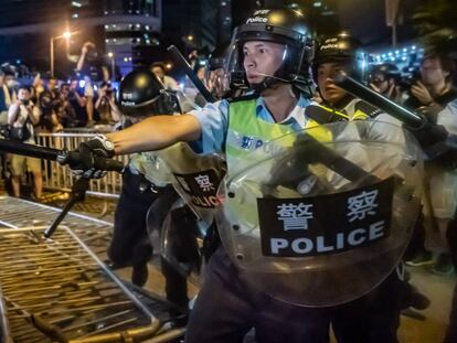 Cargas policiales durante la manifestación en Hong Kong.