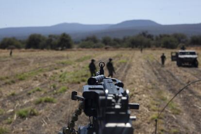 Vista del armamento implementado por el Ejército mexicano durante el operativo.