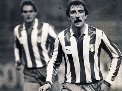 Juan Carlos Arteche, en 1986, seguido por Rubén Bilbao.